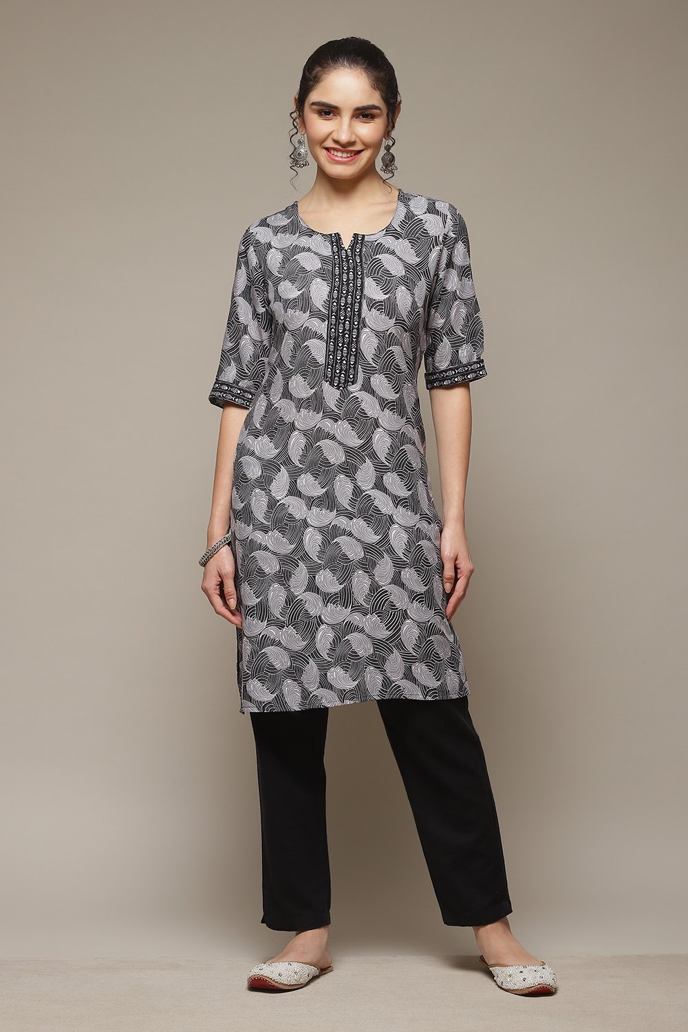 Black LIVA Straight Kurta image number 1